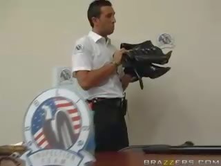 Belas mamalhuda loira streetwalker fica cu lambeu e dedos por um rachar