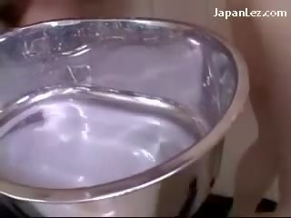 एशियन युवा गर्ल मिल रहा और फुहार enemas वाइब्रेटर को आस में the स्नान ट्यूब