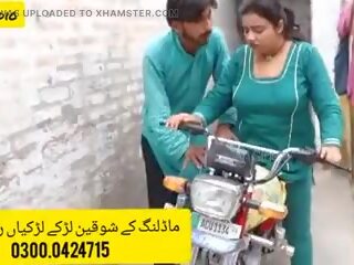 دس دراجة هوائية ركوب, امرأة مع ل جدا فائق الحمار