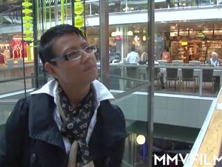 Amateur housewife is a fan of big member