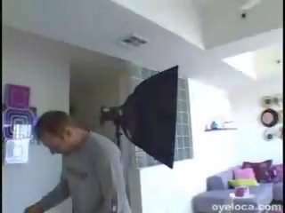 Цвъртящ испански lassie е подмамени в чукане за а modeling работа