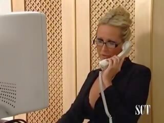 La segretaria sisään italiano: tarina iso tiainen x rated elokuva feat. mandy kirkas