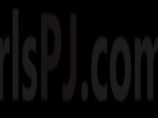 Гинекомастия играчки и пикаещ на тя неприятен влагалище
