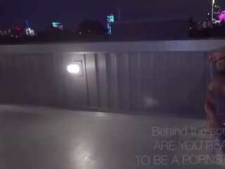 Twin сестри goho & feedme смуча фалос rooftop