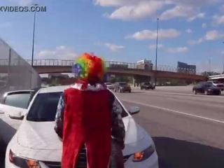 Gibby la clown baise juteux tee sur atlanta’s plus populaire highway