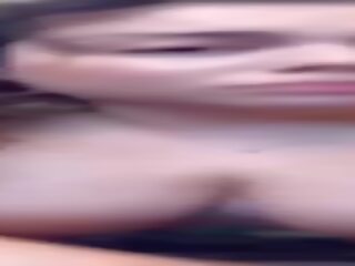 Tiktok hvězda s velký kořist velký ňadra velký prdel ohnutý přes