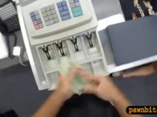 स्ट्वर्डेस बेचता उसकी सामग्री और गड़बड़