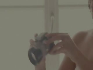 Breasty menas x įvertinti filmas į as užkulisiai