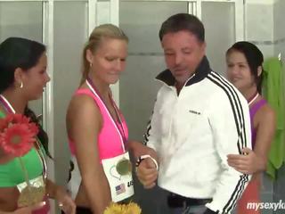 খেলাধুলাপ্রি় তের চোদা coach মধ্যে লকার ঘর