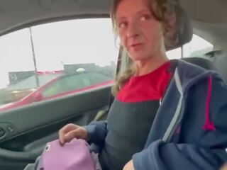 Street bitch Gives Road Head this strumpet Polishes My Knob While Driving