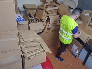 Flirty latin femme fatale başlyk catches employee on the telefon: jynsy big göt xxx video