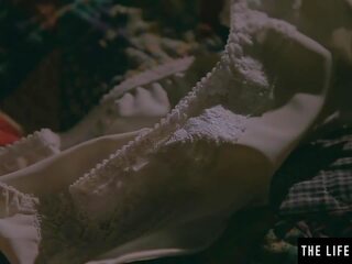 Smashing blondinė peršlapęs į sweat kaip ji masturbuoja į an | xhamster