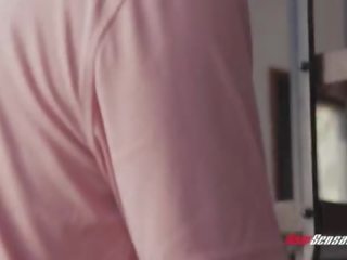 Крок дочка zoe bloom трахає тато immediately після школа