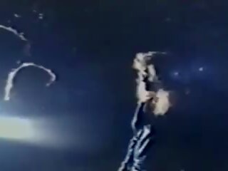 标题 slip caldo e bagnato 1987: 意大利人 色情