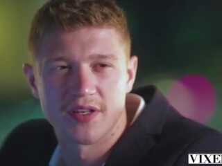Мегера гарненька білявка любить допомога її бос будь спосіб вона може