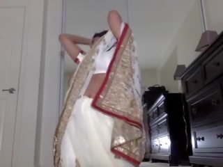 دس dhabi في saree الحصول على عار و مسرحيات مع أشعر كس