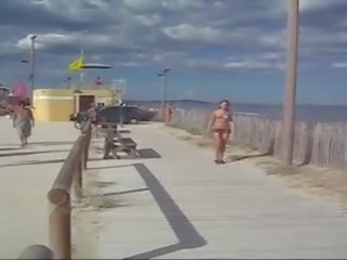 נודיסטי adolescent מוּסרָט ב חוף 3