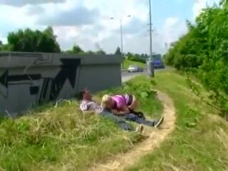 Ginintuan ang buhok autobahn magkantot sa publiko serbyan aleman