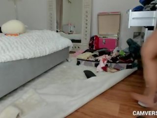 Съвършен брюнетка с голям дупе и цици