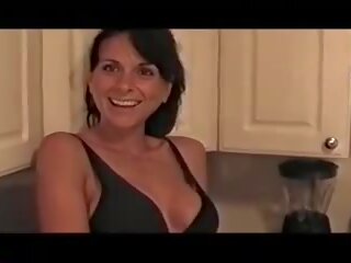 Милф на всички milfs в кухня
