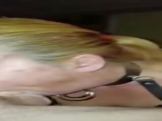 Femme baise son bouche jusqu'à moi exploser vers le bas son gorge