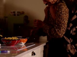 Non monogamous dinner biseksuaalne neljakesi fffm: roll mängima xxx film vägitegu. fayahgirl