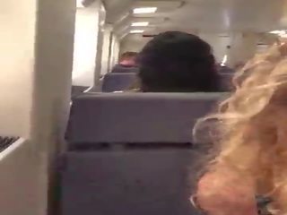天使 艾米莉 公 口交 在 該 火車 和 cumswallowing &excl;&excl;