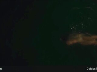 Mia wasikowska flashing her göt