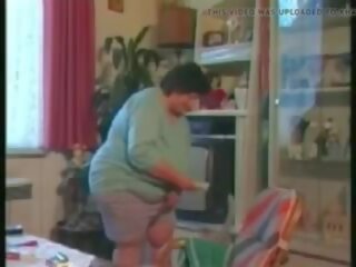 গরম থেকে trot ঢলঢল কাজ housework