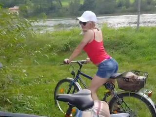 Bicyle tour ends з подвійний навантаження з сперма