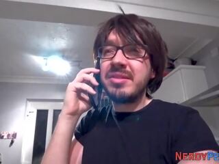 Yorkshire geek licks puke at makakakuha ng sinipsip