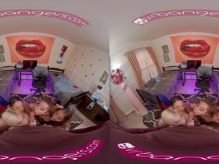 Vrbangers.com-sexy колеж момичета чукане един късметлия youngster p6 vr