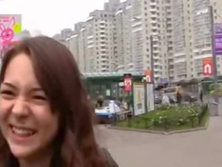 Dudes jo detered nga një rejection dhe përpiqem në mbledh lart tjetër kukulla