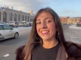 Gagica walks cu sperma pe ei fata în public&comma; pentru o generous reward de la o străin - cumwalk