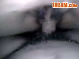 Άτακτος/η έφηβος/η με μαλλιαρό μουνί