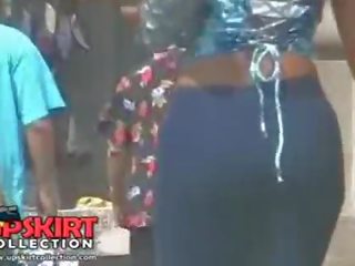 Na skrite ponudbe tako veliko spogledljiva kavbojke prikaži prizori s sedusive vitke amaterke bejbe