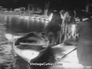 ل يوم مع upskirts في ال lake