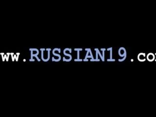 Дребен руски принцеса в на супер баня