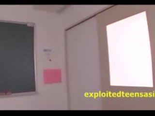 बहुत रमणीय jav idol गड़बड़ में उसकी स्विमिंग सूट पर the डेस्क