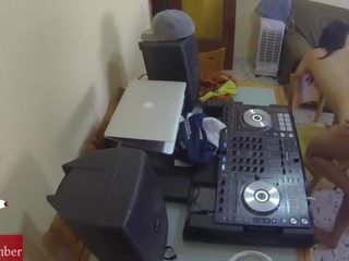 Dj chết tiệt và scratching trong các cái ghế với một ẩn cẩm gián điệp của tôi lớn gf