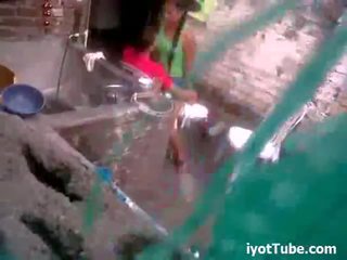 কামলালসাপূর্ণ তরুণ দম্পতি ধরা খাওয়া চোদা মধ্যে ঐ courtyard