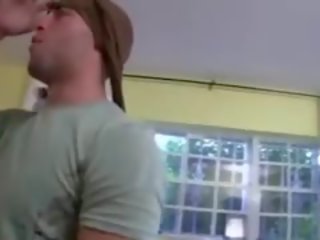 Tři mladý holky penetrate s zloděj