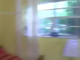 שלוש צעיר בנות sexing עם פורץ