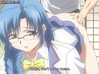Vilinošs anime mazulīte izpaužas ieskrūvē