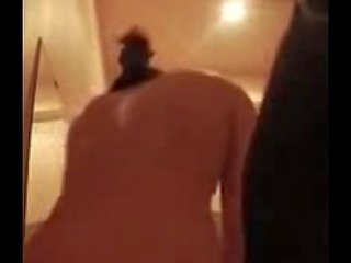 Hiddencam 관광객 마사지 로 타이어 젊은 여자