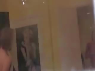 Tres joven niñas copular con ladrona