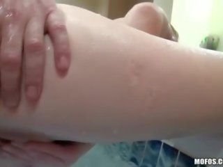 嬌小 歐洲的 女學生 analed 在 一 按摩浴缸