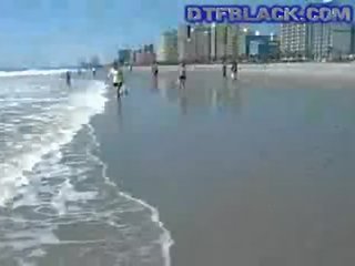 גָלוּי לֵב non עירום שנתי העשרה של ב חוף