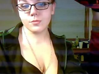 Femme habillée homme nu coup emploi par webcam punk amateur couple