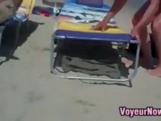 間諜 上 人 在 一 裸體 海灘
